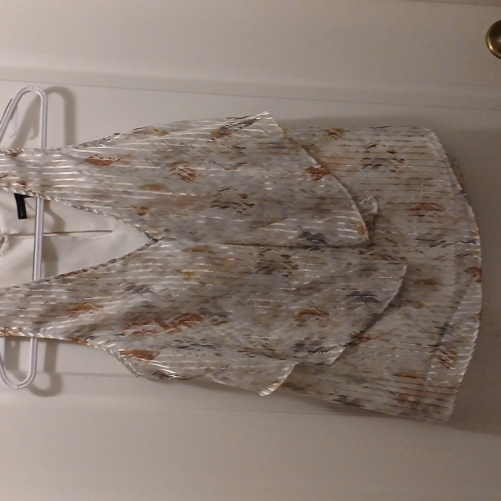 V neck top sleeve less